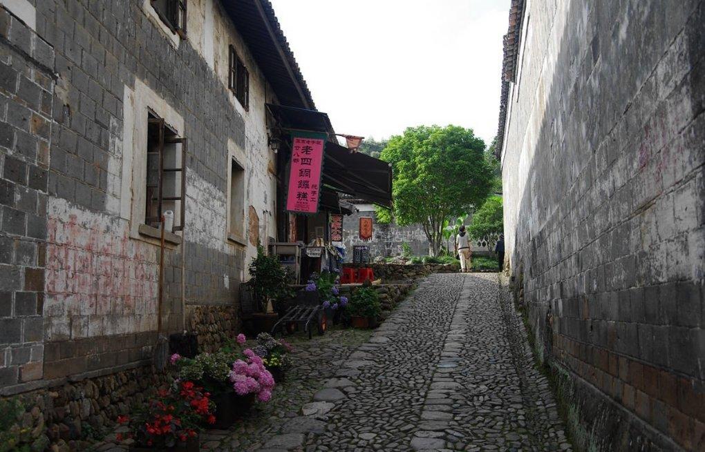孙策临死前托孤给周瑜，周瑜为什么没有造反？